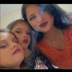 Meet your Posher, Mika